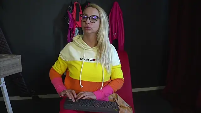 CelineConner online show from September 16, 2025, 4:46 am