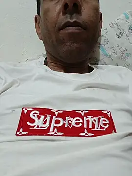 Snapshot of Mimo1402 chatting on October 27, 2025, 10:14 pm Mimo1402 online show from October 27, 2025, 10:14 pm