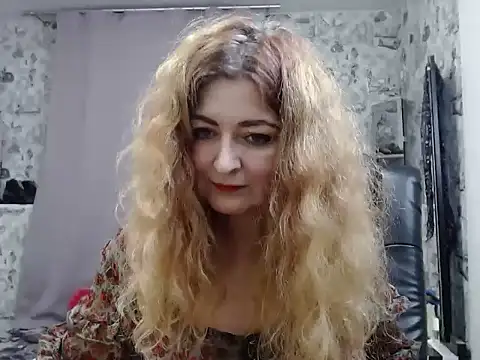 Snapshot of Helen1974 chatting on December 4, 2024, 3:26 am Helen1974 online show from December 4, 2024, 3:26 am