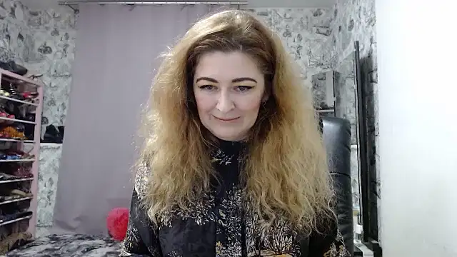 Snapshot of Helen1974 chatting on January 15, 2025, 3:11 am Helen1974 online show from January 15, 2025, 3:11 am