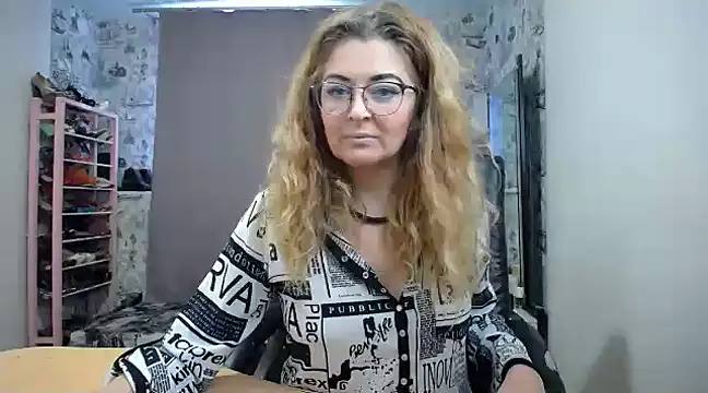 Snapshot of Helen1974 chatting on February 19, 2025, 7:50 am Helen1974 online show from February 19, 2025, 7:50 am