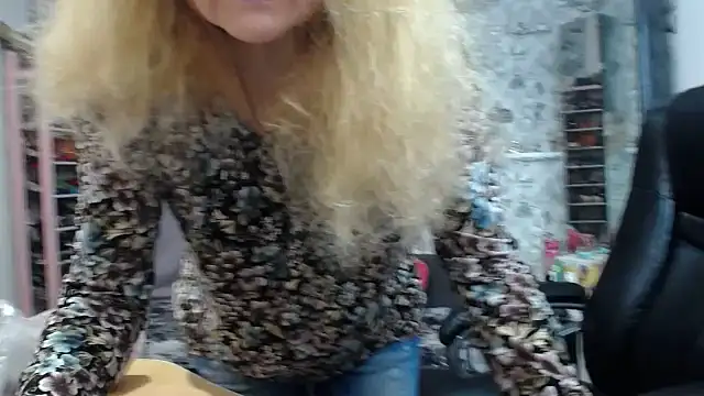 Snapshot of Helen1974 chatting on October 7, 2025, 9:45 pm Helen1974 online show from October 7, 2025, 9:45 pm