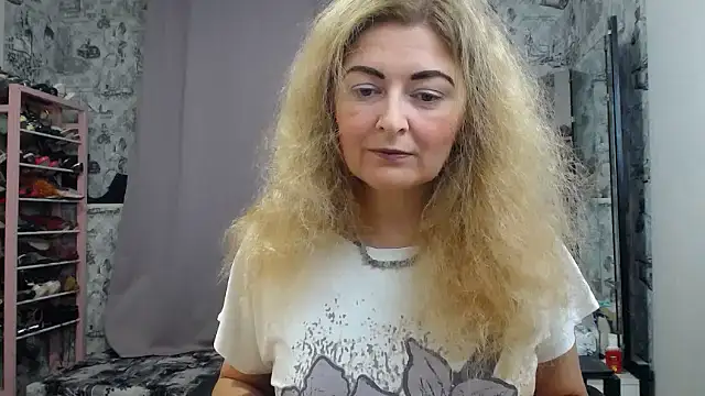 Snapshot of Helen1974 chatting on October 14, 2025, 1:28 am Helen1974 online show from October 14, 2025, 1:28 am