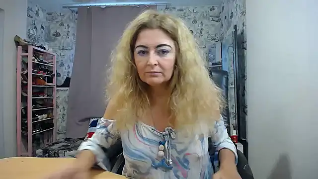 Snapshot of Helen1974 chatting on October 15, 2025, 9:42 am Helen1974 online show from October 15, 2025, 9:42 am