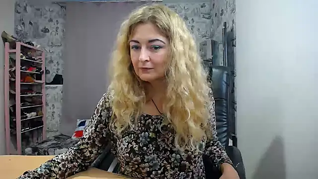 Snapshot of Helen1974 chatting on October 22, 2025, 12:38 pm Helen1974 online show from October 22, 2025, 12:38 pm