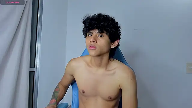 Snapshot of Edwars_03 chatting on December 3, 2024, 12:24 am Edwars 03 online show from December 3, 2024, 12:24 am