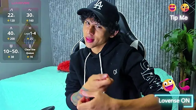 Snapshot of Edwars_03 chatting on March 3, 2025, 11:46 pm Edwars 03 online show from March 3, 2025, 11:46 pm