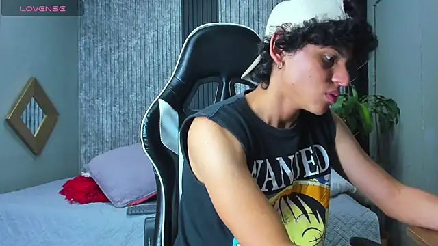 Snapshot of Edwars_03 chatting on March 5, 2025, 9:04 pm Edwars 03 online show from March 5, 2025, 9:04 pm