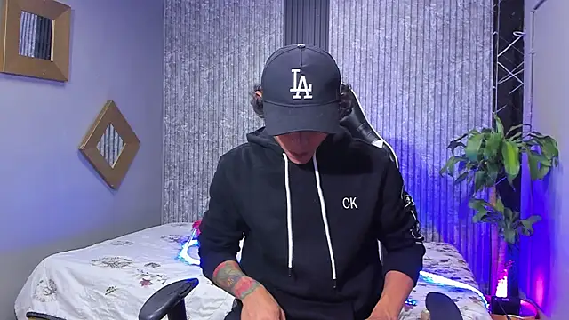 Snapshot of Edwars_03 chatting on March 9, 2025, 12:20 pm Edwars 03 online show from March 9, 2025, 12:20 pm