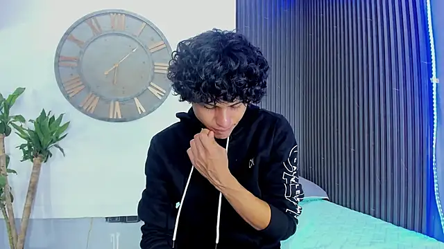 Snapshot of Edwars_03 chatting on March 18, 2025, 8:26 pm Edwars 03 online show from March 18, 2025, 8:26 pm