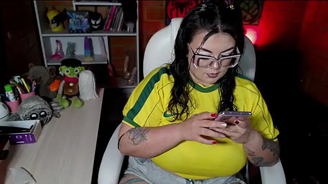 juliette rd online show from November 29, 2025, 7:44 am