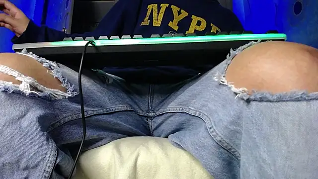 zacwatson  online show from February 17, 2025, 3:15 am