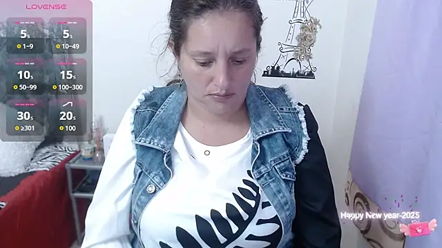 CristialJones  online show from January 14, 2025, 1:38 pm