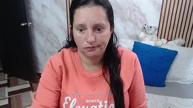 CristialJones  online show from September 10, 2025, 1:33 pm