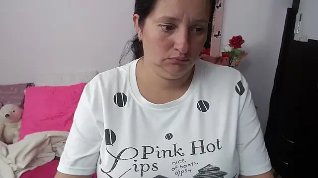 CristialJones  online show from October 10, 2025, 12:15 pm