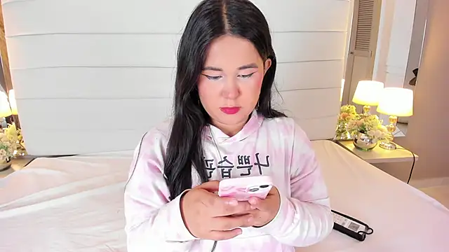 Lilly 2809  online show from September 18, 2025, 4:14 am