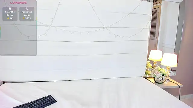 Lilly 2809  online show from November 11, 2025, 4:23 am