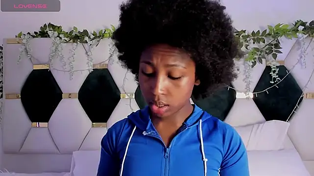 Snapshot of EmmaSanzz_ chatting on January 30, 2025, 11:33 am EmmaSanzz online show from January 30, 2025, 11:33 am