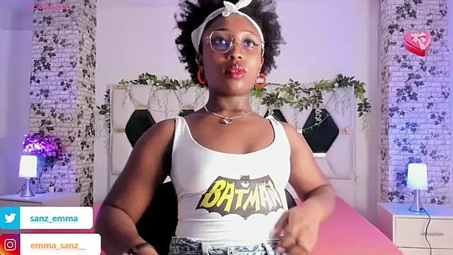 Snapshot of EmmaSanzz_ chatting on February 3, 2025, 11:31 am EmmaSanzz online show from February 3, 2025, 11:31 am