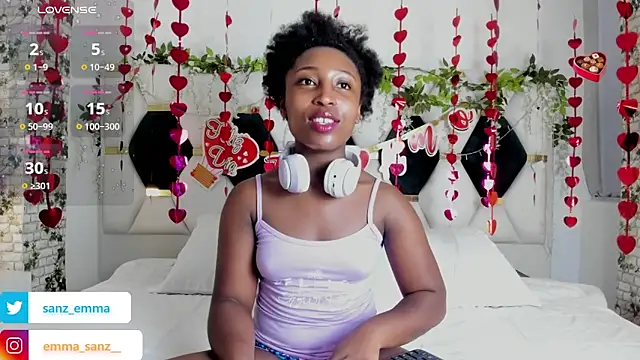 Snapshot of EmmaSanzz_ chatting on February 7, 2025, 11:23 am EmmaSanzz online show from February 7, 2025, 11:23 am