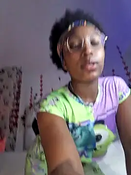 Snapshot of EmmaSanzz_ chatting on February 10, 2025, 11:46 am EmmaSanzz online show from February 10, 2025, 11:46 am