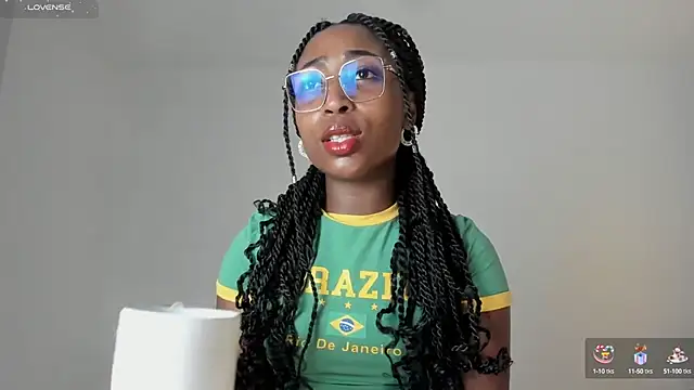 Snapshot of EmmaSanzz_ chatting on February 21, 2025, 11:33 am EmmaSanzz online show from February 21, 2025, 11:33 am