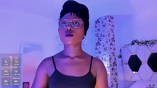 Snapshot of EmmaSanzz_ chatting on March 22, 2025, 11:32 am EmmaSanzz online show from March 22, 2025, 11:32 am