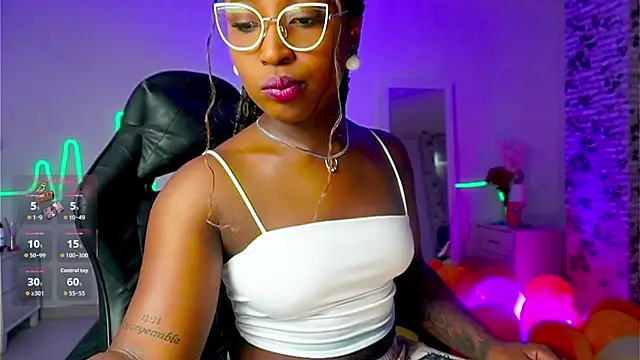 Snapshot of EmmaSanzz_ chatting on September 23, 2025, 11:35 am EmmaSanzz online show from September 23, 2025, 11:35 am