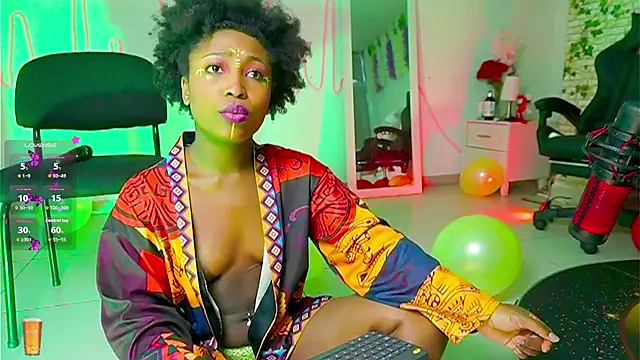 Snapshot of EmmaSanzz_ chatting on September 28, 2025, 11:37 am EmmaSanzz online show from September 28, 2025, 11:37 am