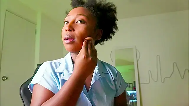 Snapshot of EmmaSanzz_ chatting on September 29, 2025, 11:59 am EmmaSanzz online show from September 29, 2025, 11:59 am