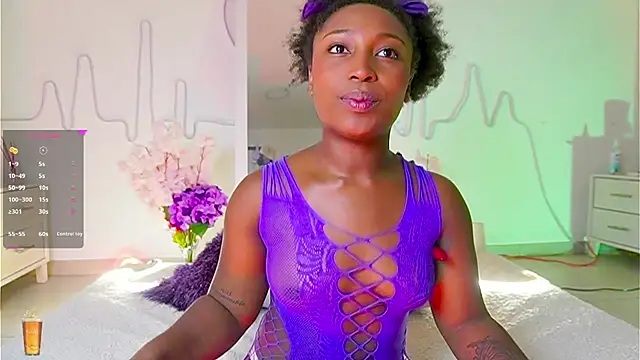 Snapshot of EmmaSanzz_ chatting on September 30, 2025, 11:37 am EmmaSanzz online show from September 30, 2025, 11:37 am