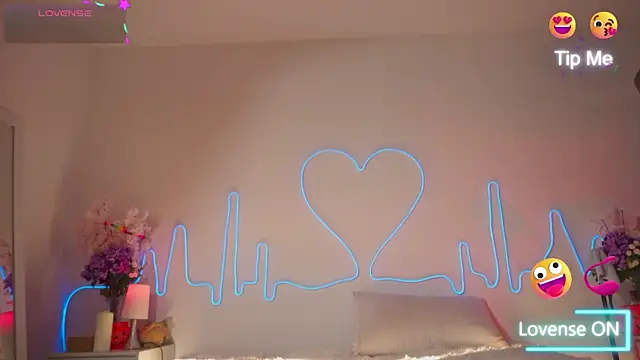 Snapshot of EmmaSanzz_ chatting on November 6, 2025, 11:33 am EmmaSanzz online show from November 6, 2025, 11:33 am