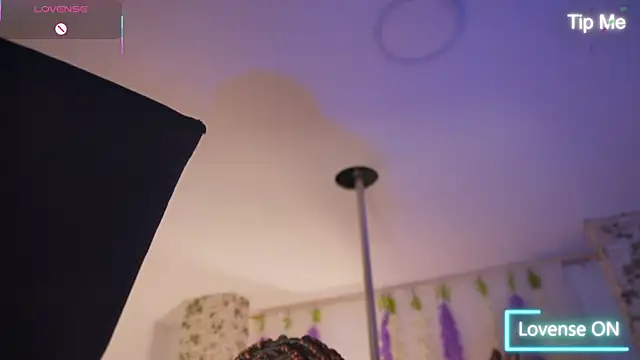 Snapshot of EmmaSanzz_ chatting on November 14, 2025, 11:31 am EmmaSanzz online show from November 14, 2025, 11:31 am