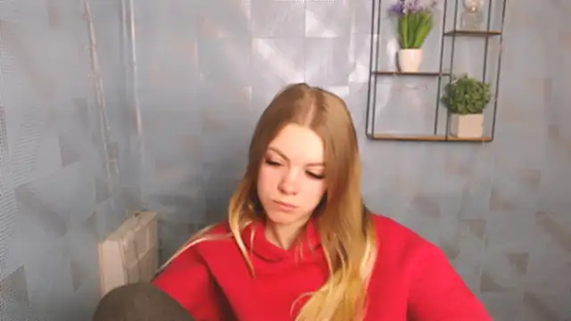 Snapshot of AliceFlirtt_ chatting on December 14, 2024, 11:18 am AliceFlirtt online show from December 14, 2024, 11:18 am