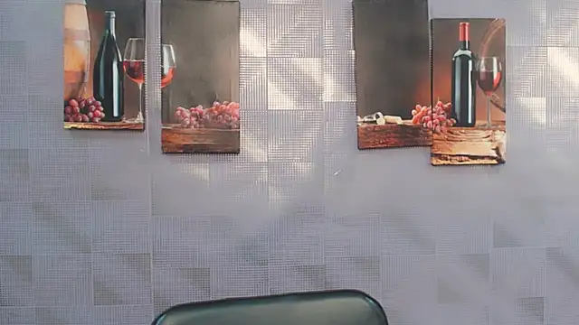 Snapshot of AliceFlirtt_ chatting on December 17, 2024, 10:34 am AliceFlirtt online show from December 17, 2024, 10:34 am