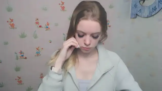 Snapshot of AliceFlirtt_ chatting on December 17, 2024, 3:06 pm AliceFlirtt online show from December 17, 2024, 3:06 pm