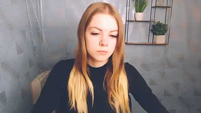 Snapshot of AliceFlirtt_ chatting on December 18, 2024, 10:40 am AliceFlirtt online show from December 18, 2024, 10:40 am