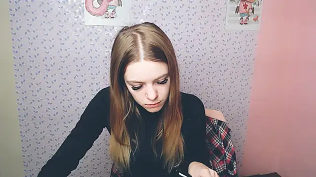 Snapshot of AliceFlirtt_ chatting on December 18, 2024, 2:06 pm AliceFlirtt online show from December 18, 2024, 2:06 pm