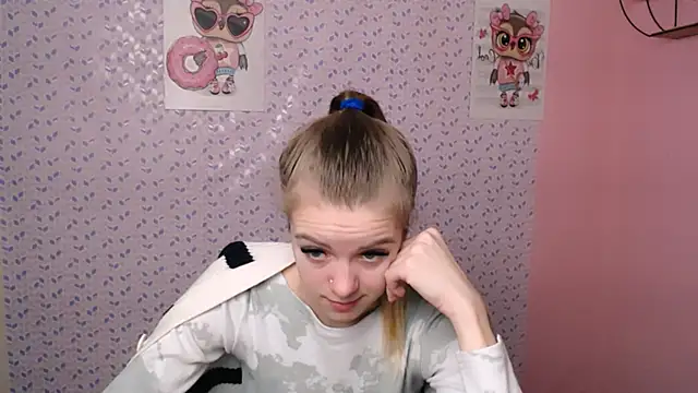 Snapshot of AliceFlirtt_ chatting on December 20, 2024, 8:28 am AliceFlirtt online show from December 20, 2024, 8:28 am