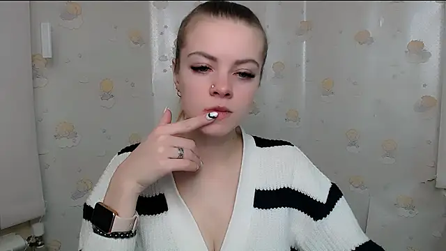 Snapshot of AliceFlirtt_ chatting on December 23, 2024, 8:11 am AliceFlirtt online show from December 23, 2024, 8:11 am