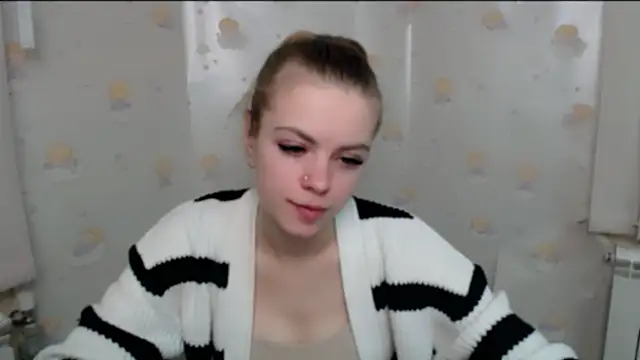 Snapshot of AliceFlirtt_ chatting on December 23, 2024, 11:14 am AliceFlirtt online show from December 23, 2024, 11:14 am