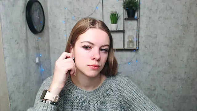 Snapshot of AliceFlirtt_ chatting on December 27, 2024, 7:29 am AliceFlirtt online show from December 27, 2024, 7:29 am