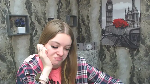 Snapshot of AliceFlirtt_ chatting on January 7, 2025, 10:54 am AliceFlirtt online show from January 7, 2025, 10:54 am