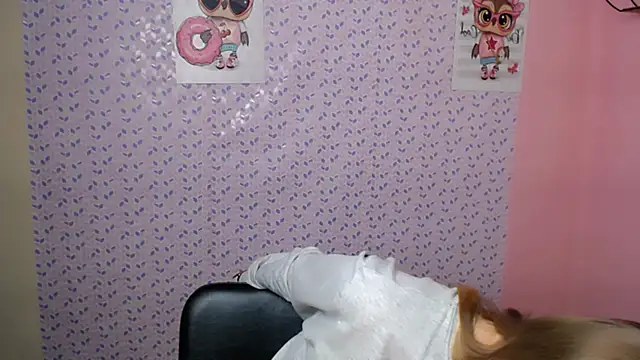 Snapshot of AliceFlirtt_ chatting on January 8, 2025, 11:10 am AliceFlirtt online show from January 8, 2025, 11:10 am