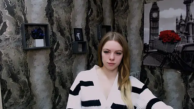 Snapshot of AliceFlirtt_ chatting on January 25, 2025, 8:42 am AliceFlirtt online show from January 25, 2025, 8:42 am