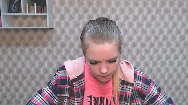 Snapshot of AliceFlirtt_ chatting on February 5, 2025, 1:44 pm AliceFlirtt online show from February 5, 2025, 1:44 pm