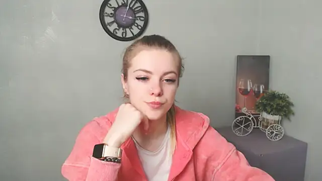 Snapshot of AliceFlirtt_ chatting on February 12, 2025, 1:37 pm AliceFlirtt online show from February 12, 2025, 1:37 pm