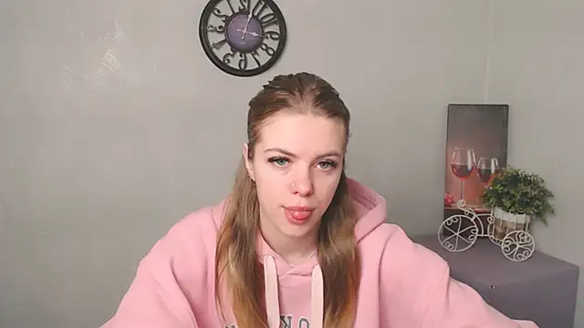 Snapshot of AliceFlirtt_ chatting on February 14, 2025, 7:49 am AliceFlirtt online show from February 14, 2025, 7:49 am