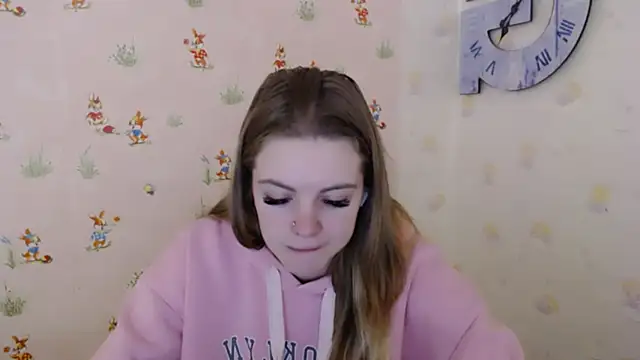 Snapshot of AliceFlirtt_ chatting on February 14, 2025, 11:31 am AliceFlirtt online show from February 14, 2025, 11:31 am