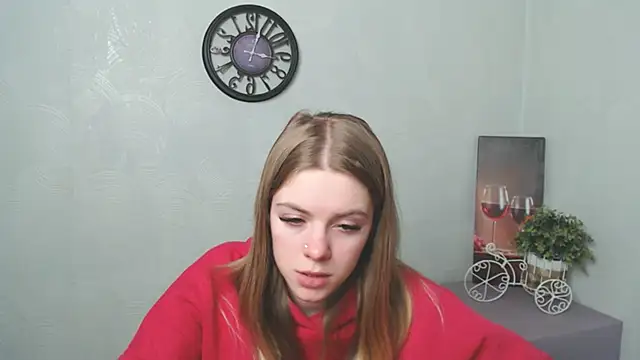 Snapshot of AliceFlirtt_ chatting on February 19, 2025, 2:23 pm AliceFlirtt online show from February 19, 2025, 2:23 pm